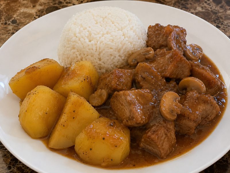 Arroz con puerco guisado